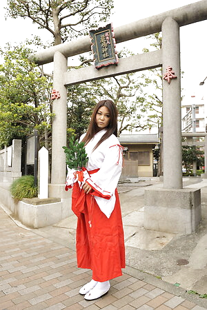 Sexy Airi Ai shows hairy pussy under short kimono for pictures.