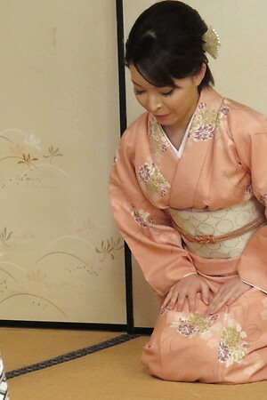 Kimono lady Hikaru Kirishima is fucked by mens