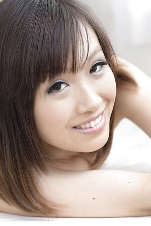 Chubby Karen Asakura teases you with her hot body on her bed